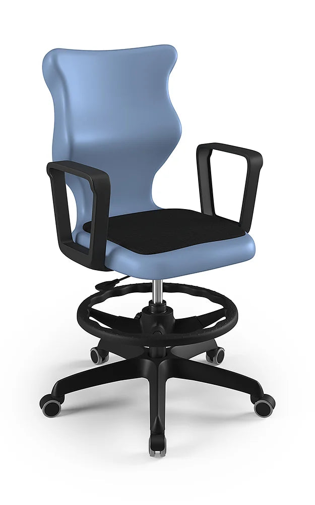 Krzesło szkolne Twist Soft z podłokietnikami i podnóżkiem, rozmiar 5 (wzrost 146–176 cm) – Czarny / Pastelowy niebieski