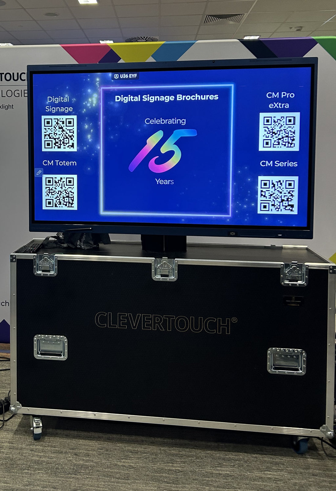 Zdjęcie produktu Monitor Clevertouch + skrzynia z windą - wynajem